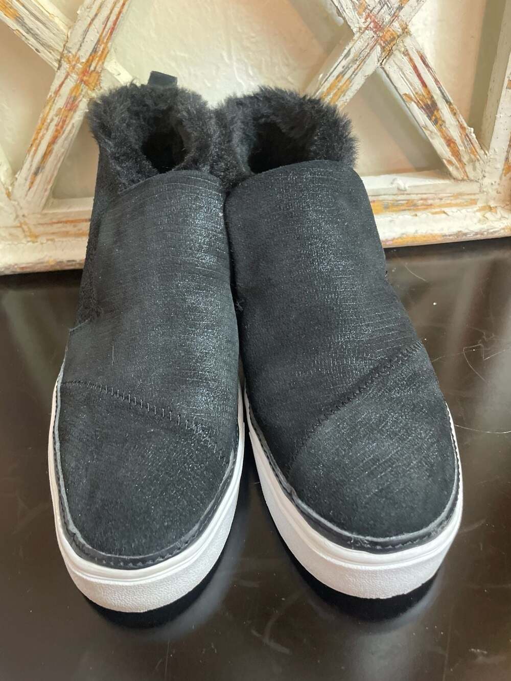TOMS Women's Paxton Black Fur Lined Slip-On Bootie Sneakers size 9 - Picture 2 of 6